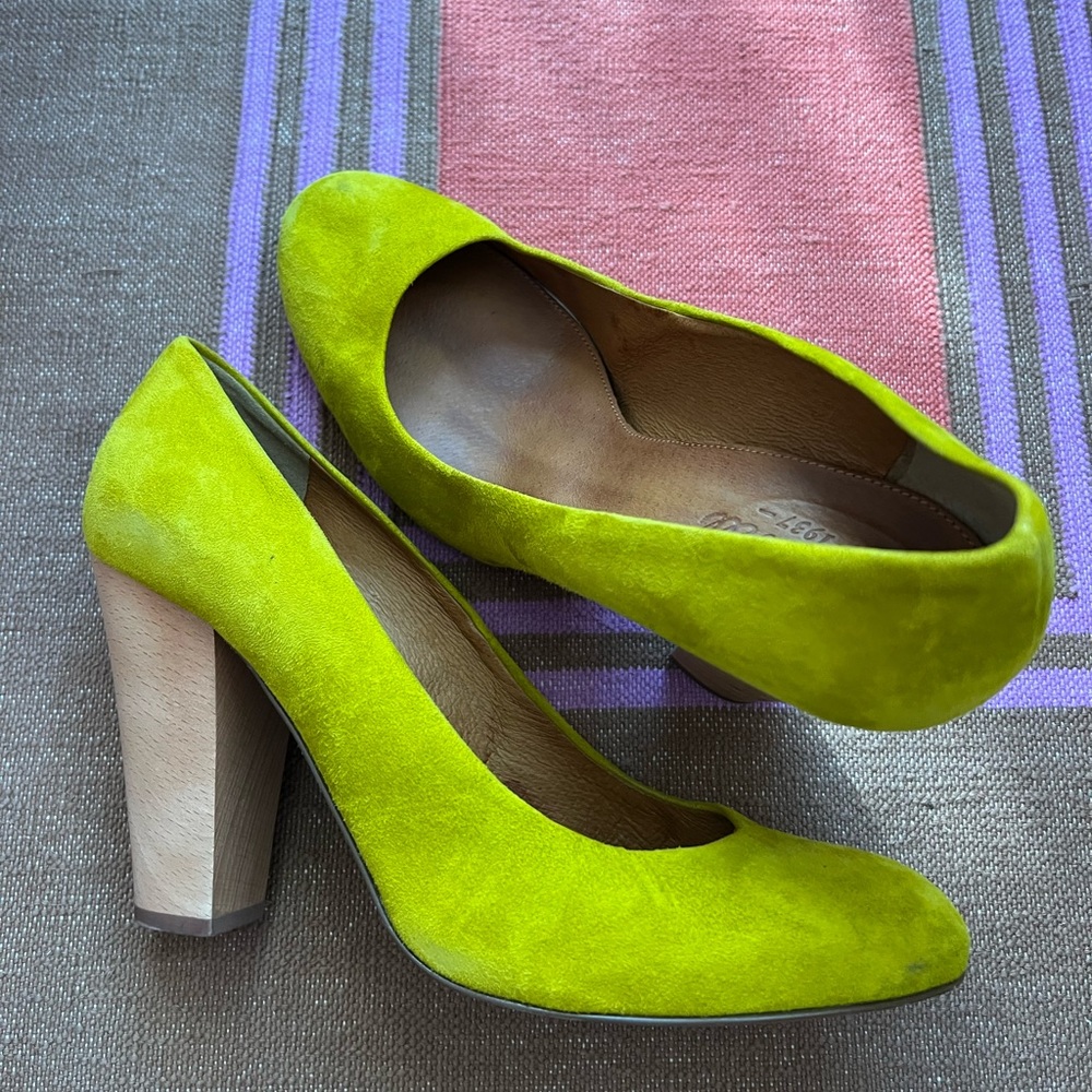 Chartreuse suede Italian leather heels